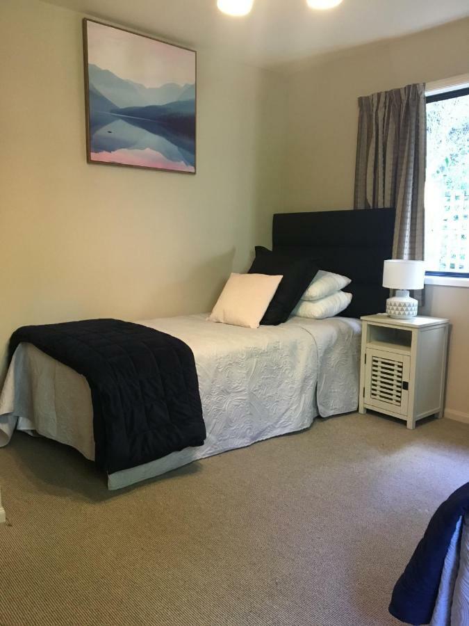 Cherrywood Cottage อาคาโรอา ภายนอก รูปภาพ